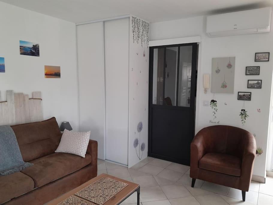 Charmant Studio Lumineux Avec Parking Prive Saint-Raphael  Exterior photo