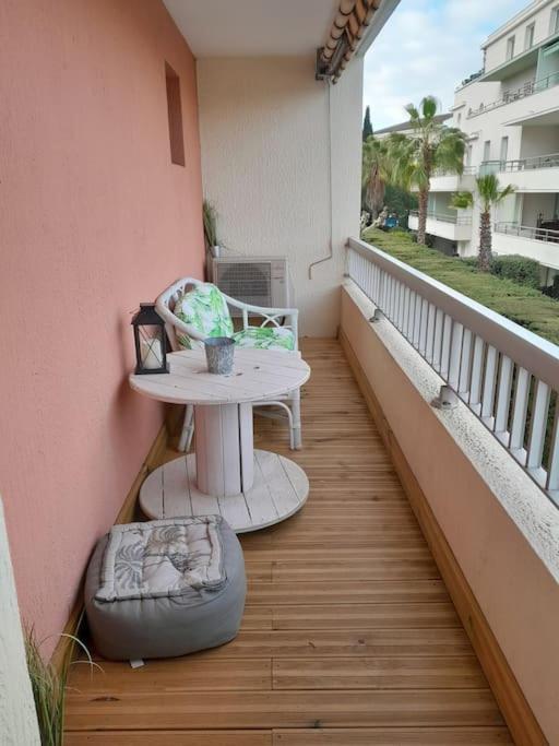 Charmant Studio Lumineux Avec Parking Prive Saint-Raphael  Exterior photo